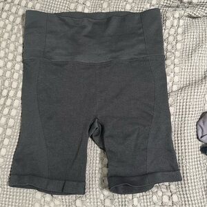 All in Motion size large ribbed biker shorts